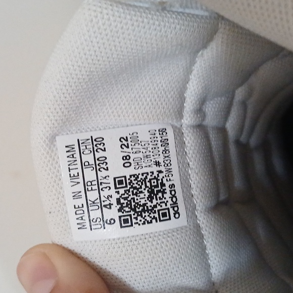 Adidas - Picture 5 of 5